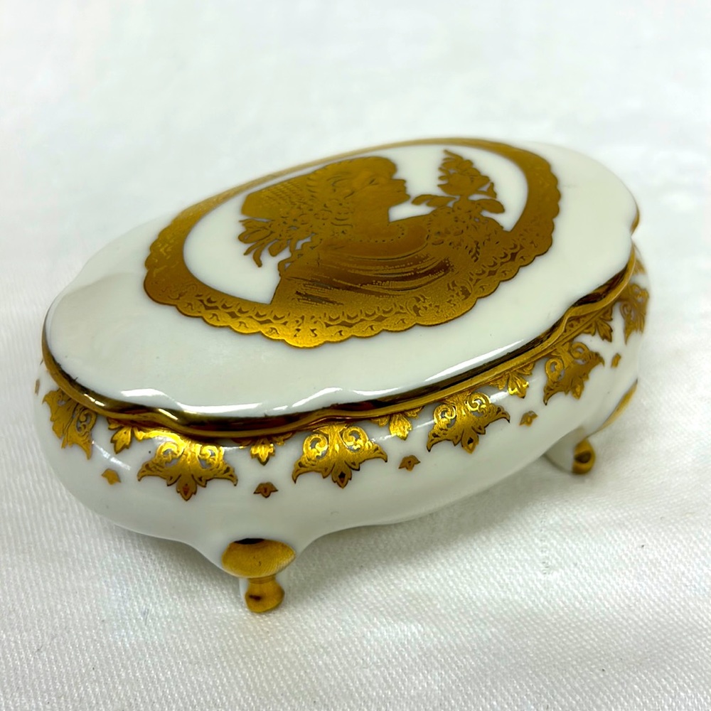 Vintage Limoges porcelain 4 leg dresser box with gold gilt design